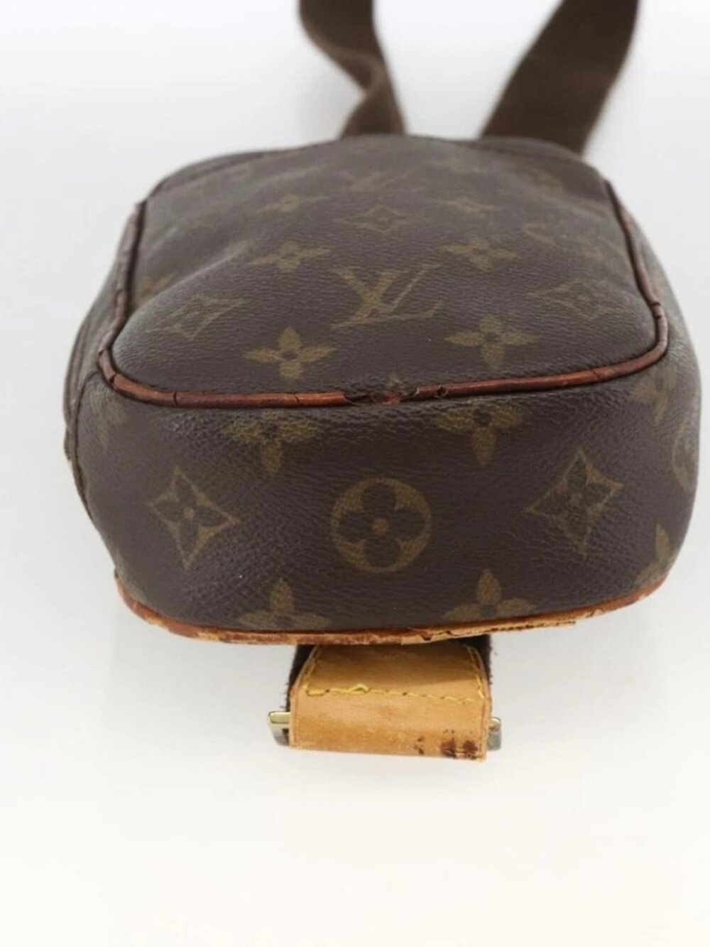 LOUIS VUITTON Monogram Pochette Gange Shoulder Bag - Picture 6 of 16